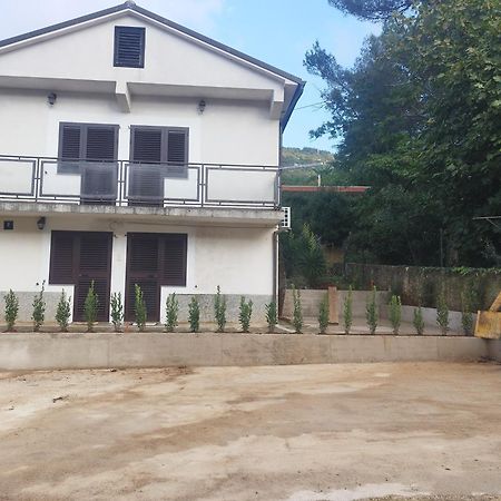 Apartman Barbara Cres Exterior photo